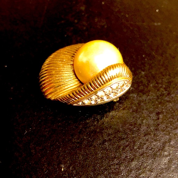 Jomaz pearl and crystals/Diamond pave brooch/pin - Picture 1 of 6